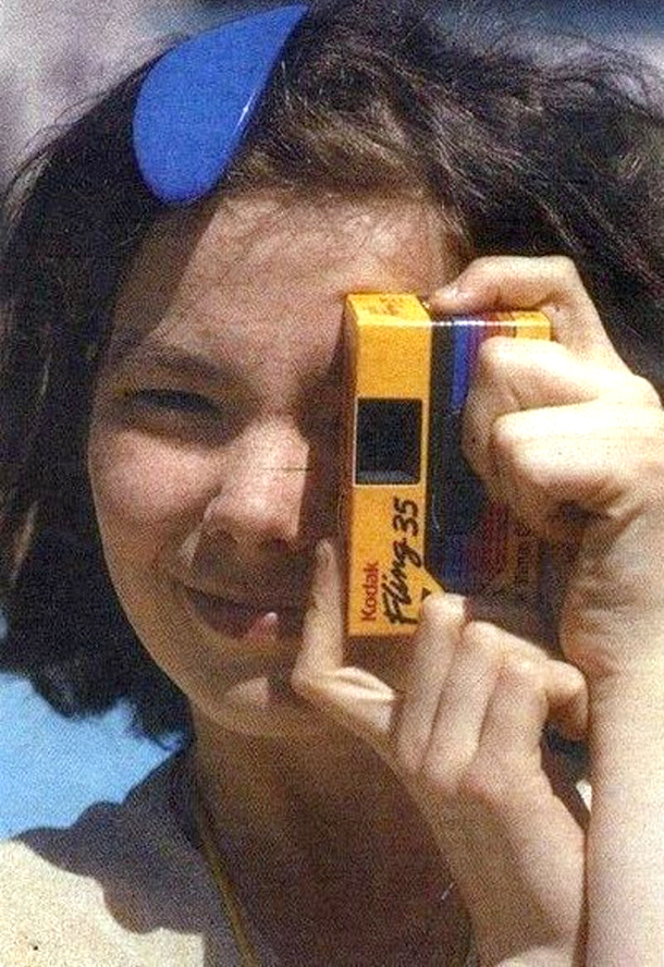 Nostalgie de ces petites bo�tes qui nous livraient leur tr�sor � la fin des vacances...