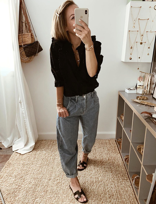 Le jean barrel roulott� sur la cheville fait de la concurrence au jean mom...