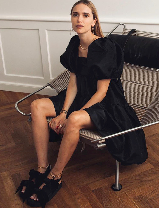 Le total look noir ou comment s'amuser sereinement avec la mode !