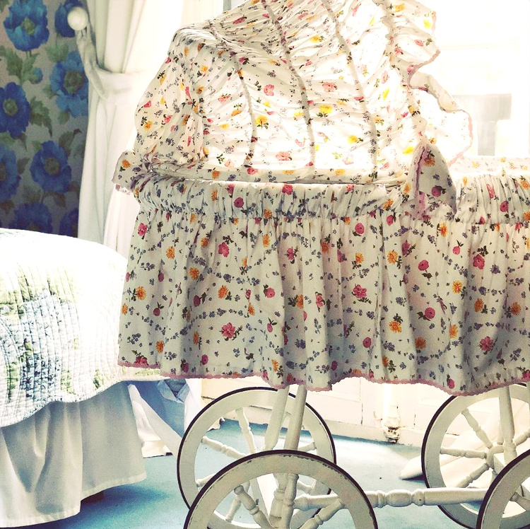 D�lice des objets d�licatement d�suets...