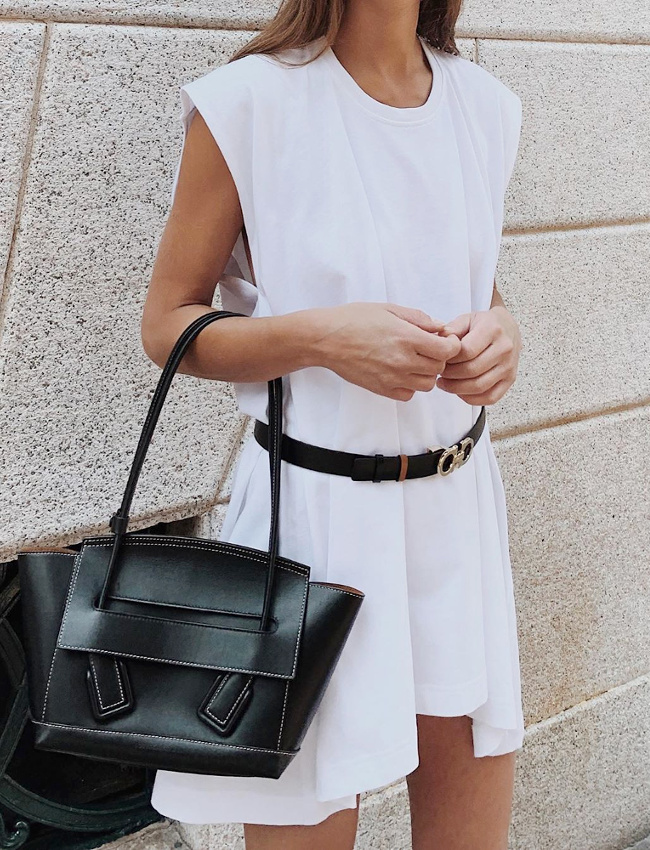 Oui aux robes tee-shirts faussement basiques !