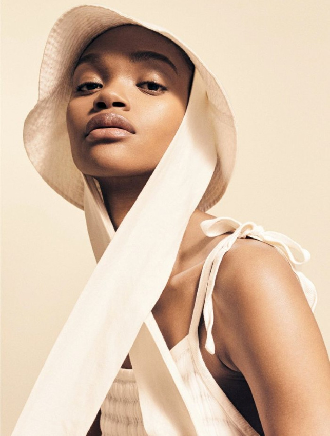 Agr�ment� de longs et larges rubans lat�raux, le bob gagne en int�r�t