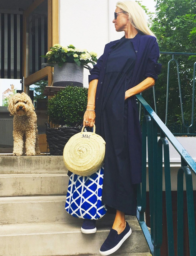 Oui au total look bleu marine travaill� en mode casual/minimaliste !