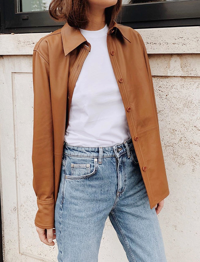 La chemise en cuir confirme son statut de nouveau gilet trendy