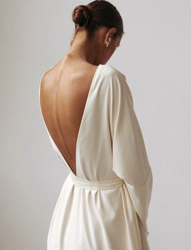 Profiter du bronzage estival pour user et abuser des dos nus immacul�s...