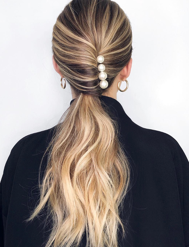 Queue de cheval banane + perles = le bon mix