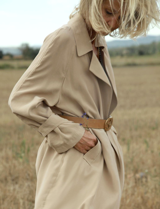 Oui au mix trench/ceinture en cuir !