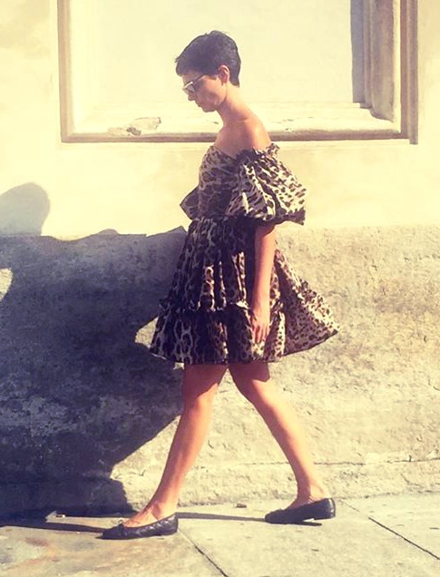 Coupe gar�onne + mini robe glamour = le bon mix