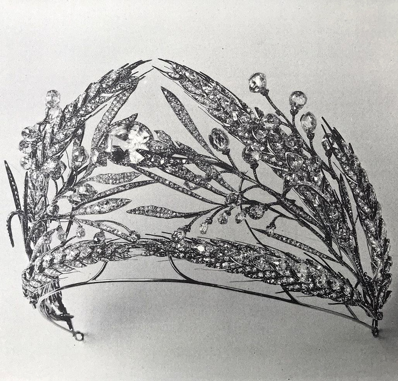 M�lant raffinement exquis et l�g�ret� cisel�e, cette tiare russe fait chavirer la r�tine