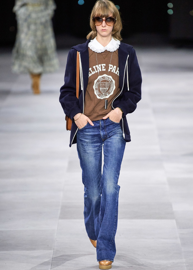 Col Claudine en dentelle + sweat marron + veste zipp�e bleu marine = le bon mix