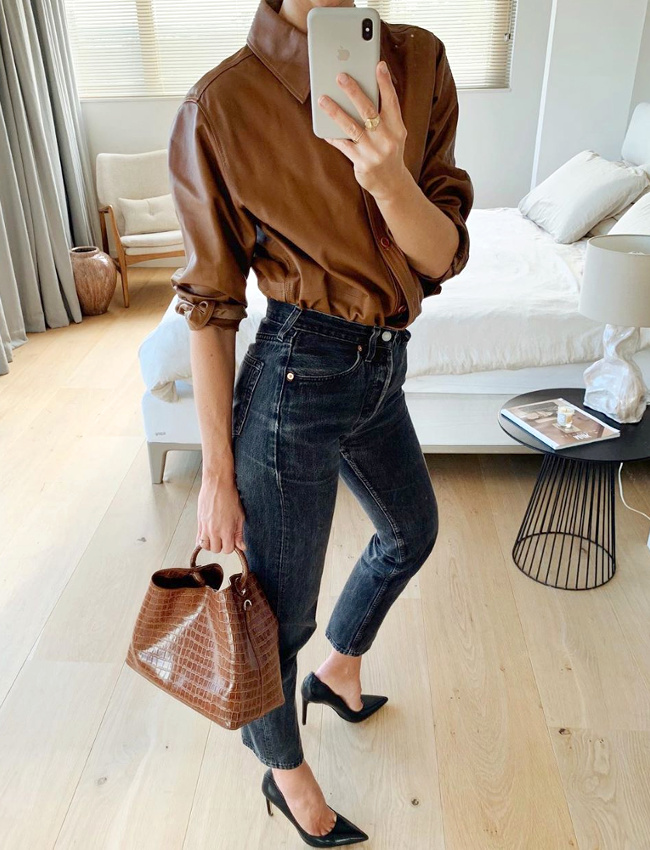 Cuir marron + denim noir d�lav� = le bon mix