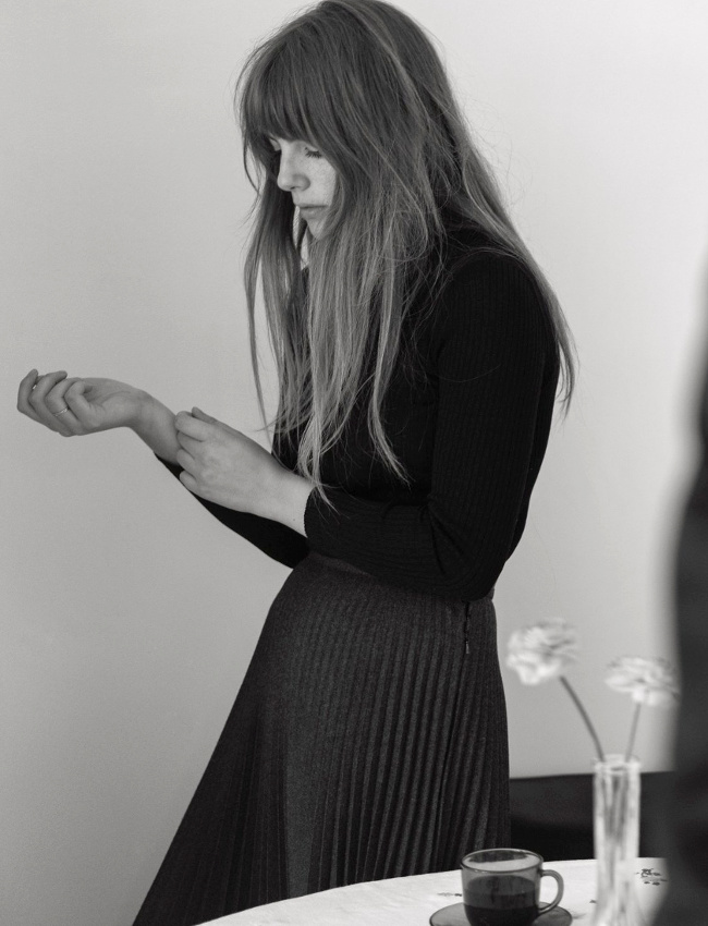 M�lant look estudiantin et f�minit� boudeuse, cette silhouette ne manque pas de charme !