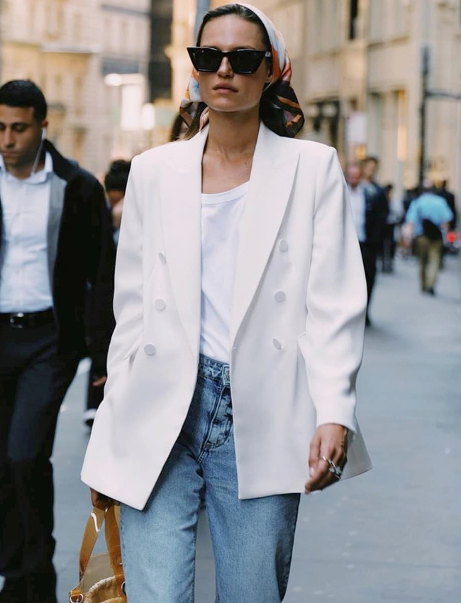 V�tements unisexe + accessoires f�minins = le bon mix