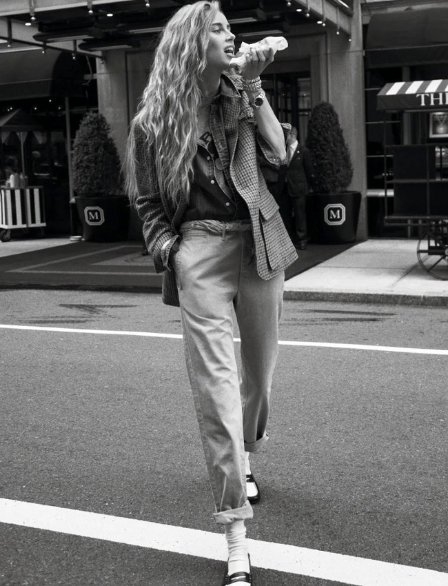 Le roulottage de jean, le gimmick fashion dont on ne se lasse pas !