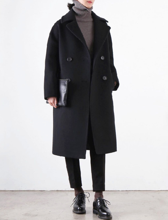 M�lant longueur 7/8, col roul� d�roul� et souliers vernis, ce look a tout bon !