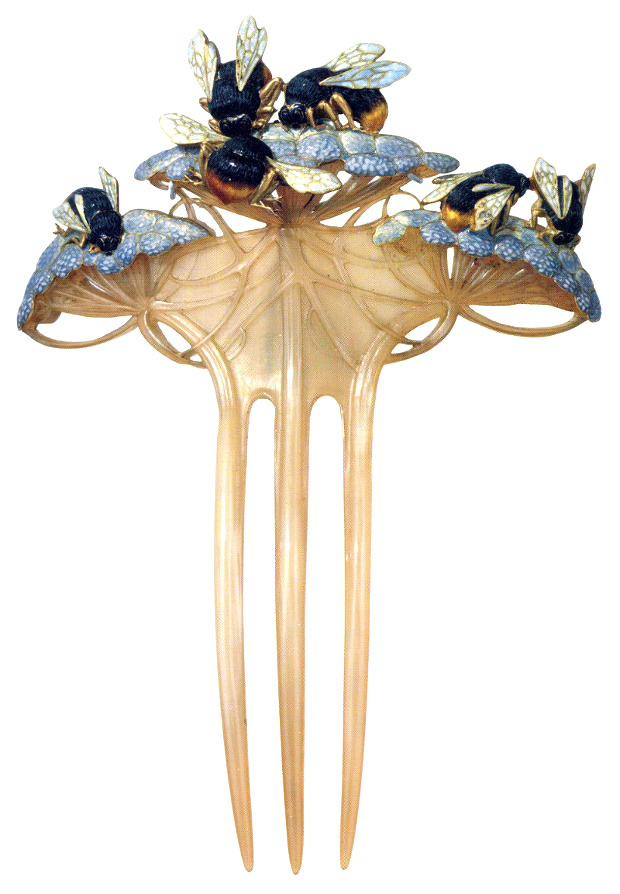 M�lant raffinement Art nouveau et d�licatesse inou�e, ce peigne nous fait regretter la sophistication d'antan...