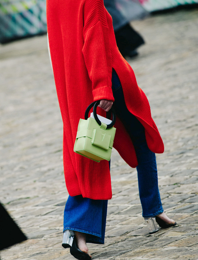 Travaill�e en tunique oversize, la robe pull se renouvelle avec brio