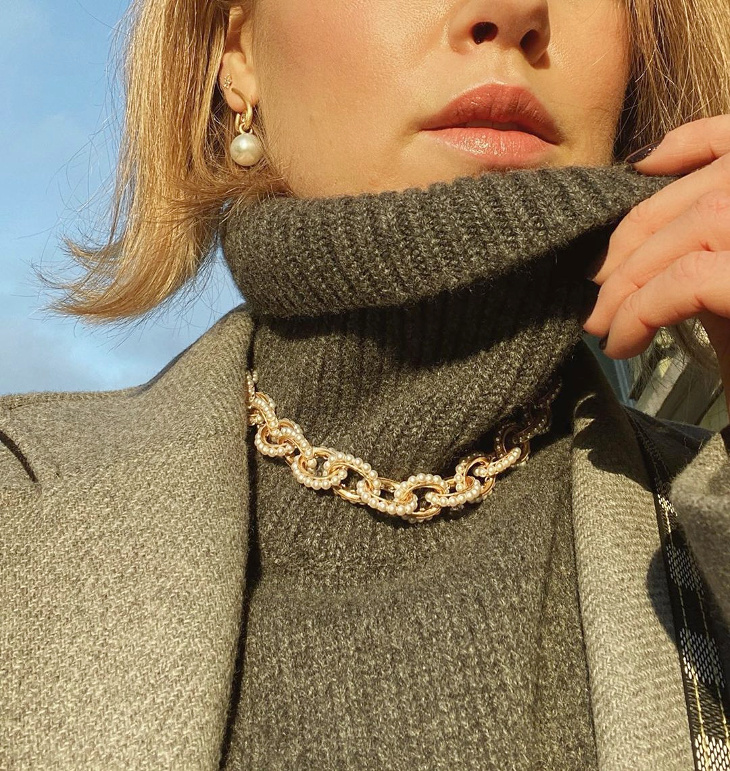 Pour ou contre le collier port� sur un col roul� ?