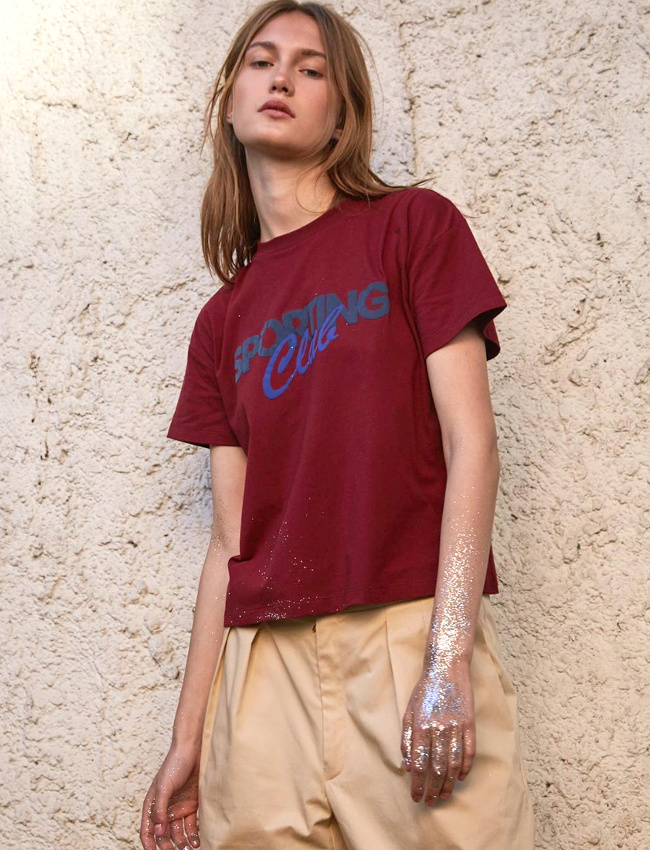 Bordeaux tirant sur le marron  + beige + bleu marine = le bon mix