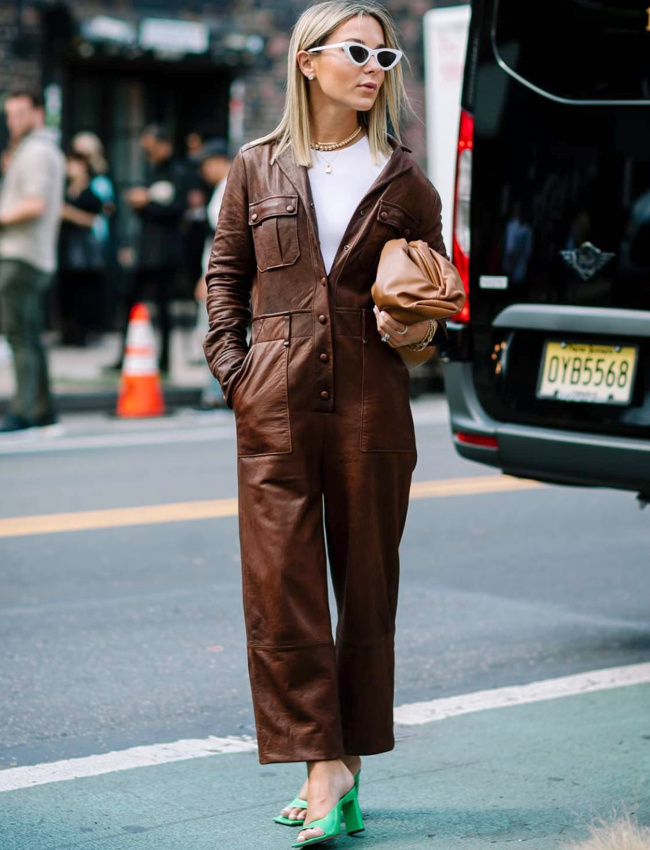 Pour ou contre la combinaison pantalon en cuir ?