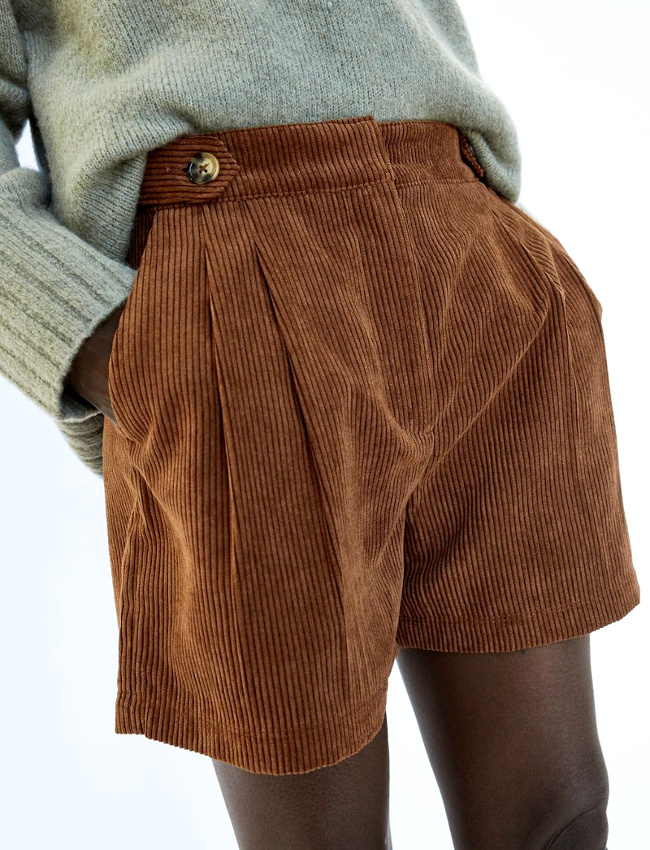 Pour ou contre la version short du pantalon en velours marron ?
