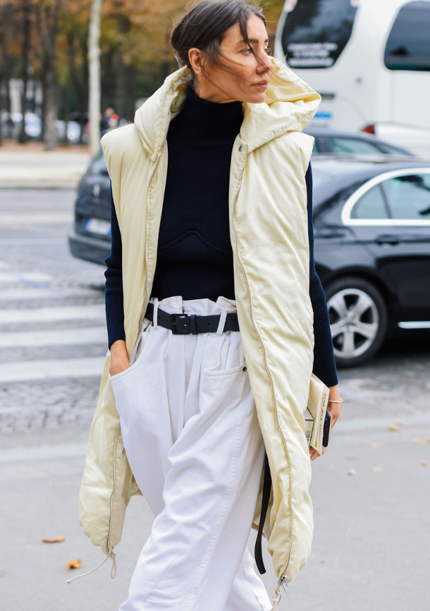 Trait�e en mode minimaliste chic, la doudoune sans manches gagne en charme