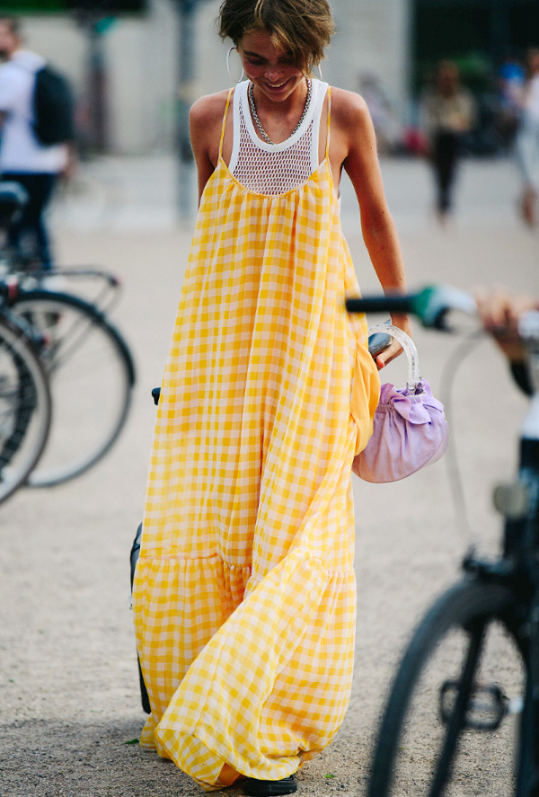 Qui aurait cru que d�bardeur en r�sille et longue robe estivale feraient si bon m�nage ?