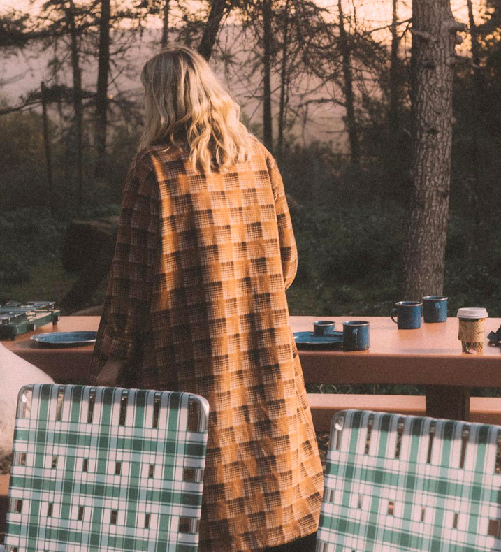 Toujours assortir son manteau � ses chaises de jardin !