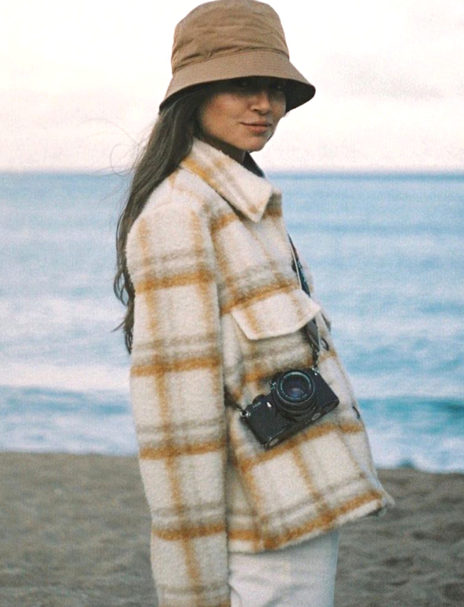 Qui aurait cru il y a un an que le mix bob/surchemise se r�v�lerait un jour d�sirable ?