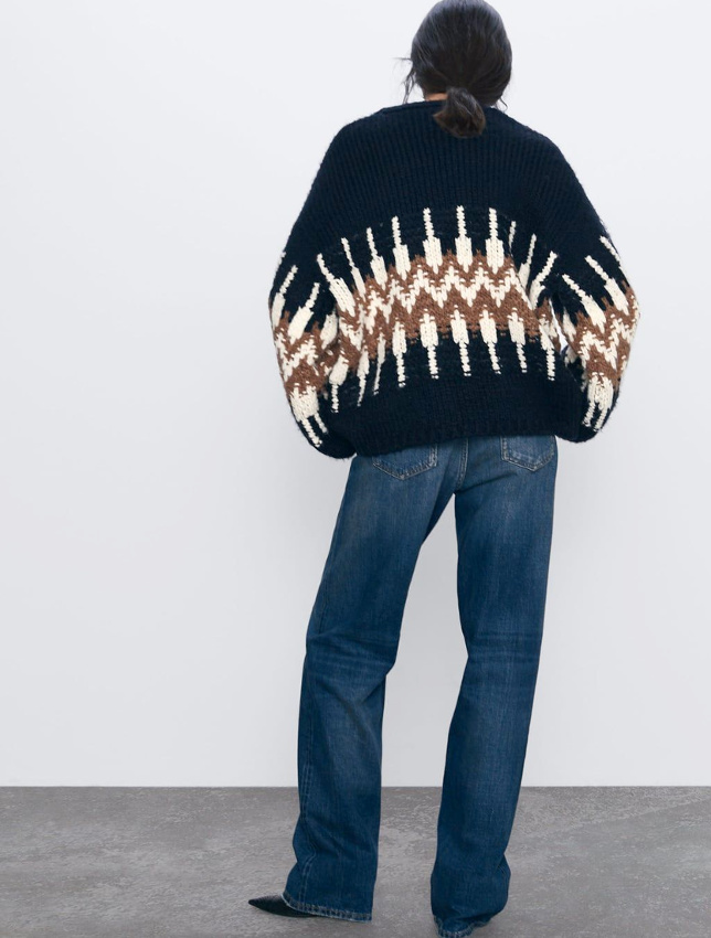 Pour ou contre le trio maxi pull/jean large/escarpins � bouts ultra pointus ?