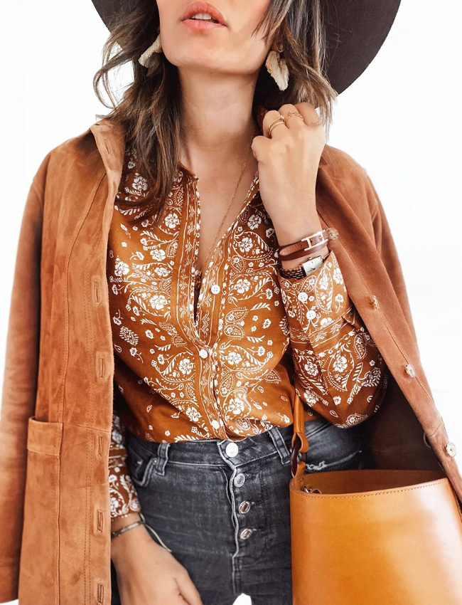 Imprim� blanc sur fond caramel + teinte fauve + noir d�lav� = le bon mix