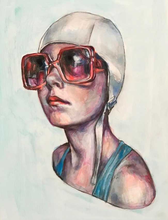 Maxi lunettes carr�es rouge translucide + maillot de bain turquoise = le bon mix