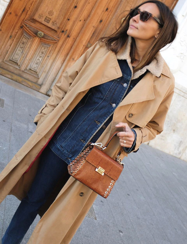 Veste en jean et peau lain�e + trench camel = le bon mix