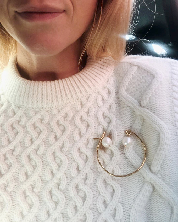 La boucle d'oreille, une broche comme une autre ?