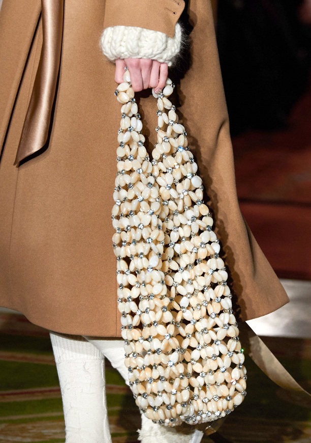 Les fans de DIY appr�cieront s�rement les nouveaux sacs sign�s Simone Rocha !