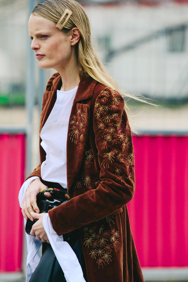 Oui � la fausse simplicit� du style girly/baroque d'Hanne Gaby Odiele !