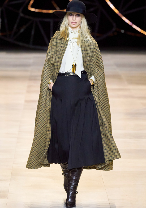 Wanted : une longue cape en tweed !