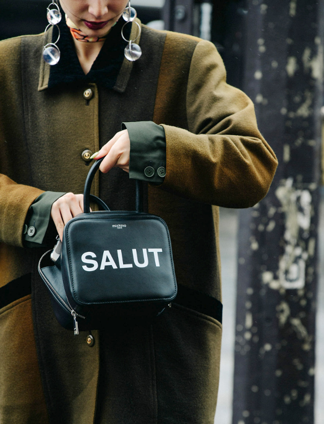 Avec ce sac, les extinctions de voix ne seront plus un probl�me...