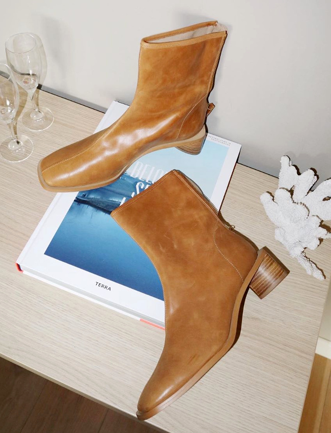 Pour ou contre les boots aux talons l�g�rement conceptuels ?