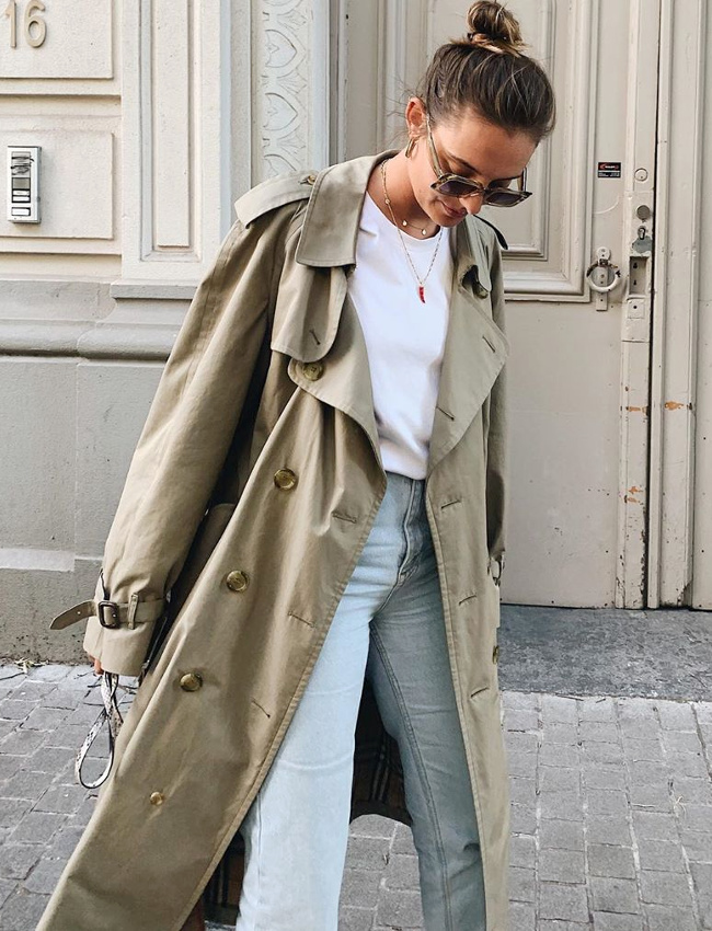 Rien de tel qu'un trench un brin trop grand pour booster une tenue casual !