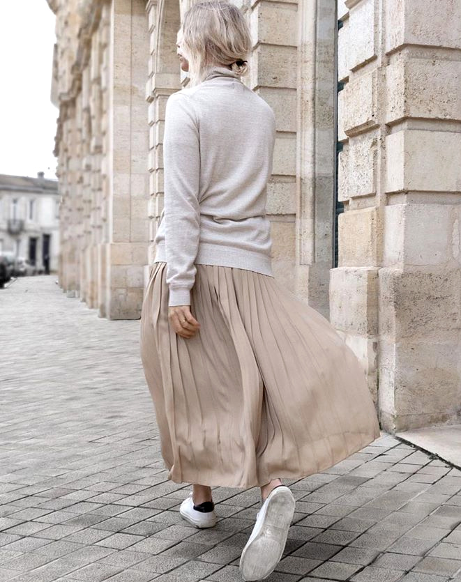 Quand la longue jupe pliss�e devient un basique !