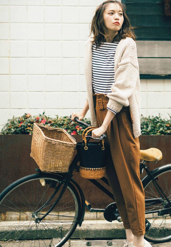 Marini�re + pantalon carrot caramel + gilet vanille = le bon mix