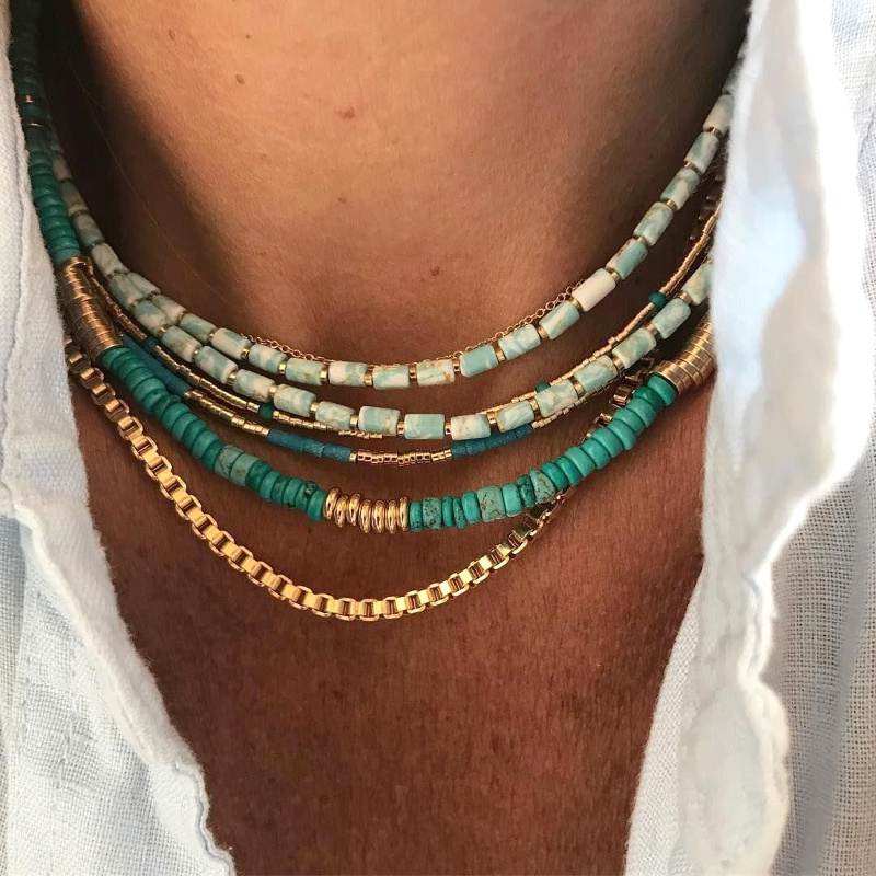 Envies d'accumulations de colliers sentant bon le sable chaud !