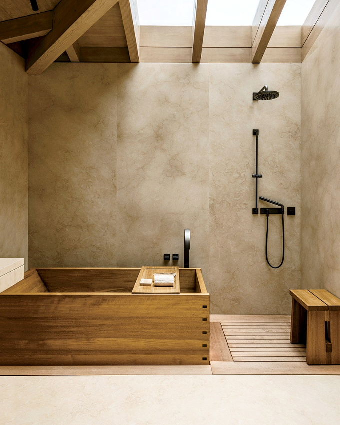 M�lant �pure et bois chaleureux, cette salle de bain a tout bon !