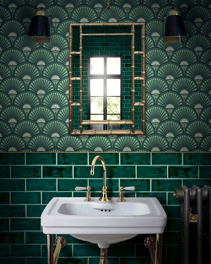 Oui aux mix and match monochromes de carreaux et de tapisserie !