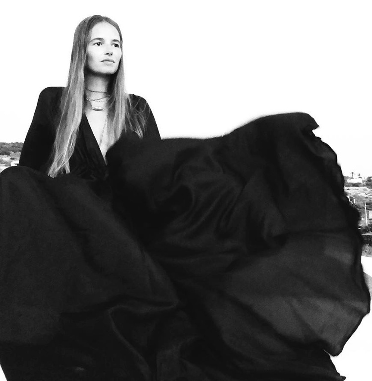 Envie d'ampleur sombre et l�g�re...