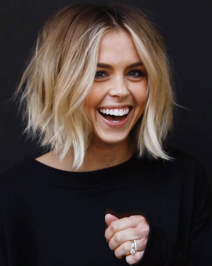 M�lant l�ger tie and dye et m�ches plus claires illuminant le visage, cette coiffure a tout bon !