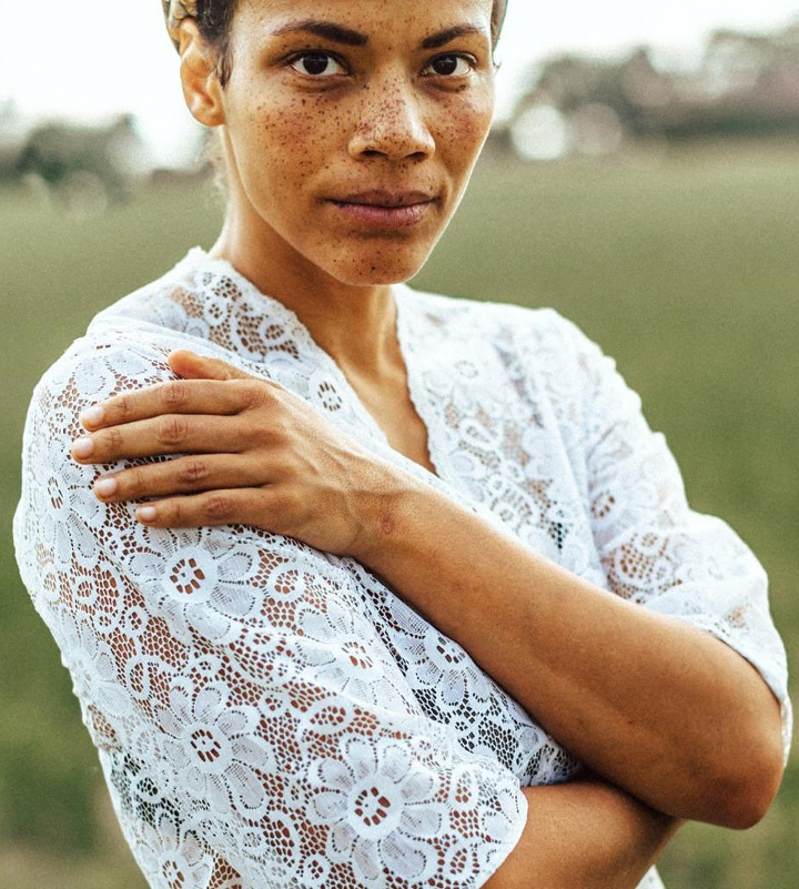 La beaut� � la fois douce et d�termin�e de cette jeune femme se r�v�le des plus inspirantes