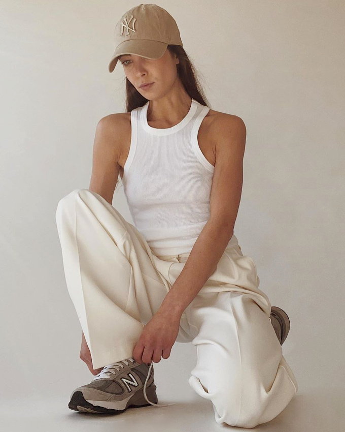 Dress code sportswear + pantalon large � pinces = le bon mix