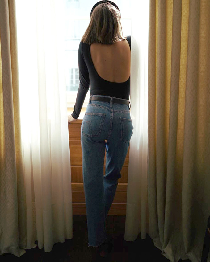 Carr� sage mi-long + body dos nu = le bon mix